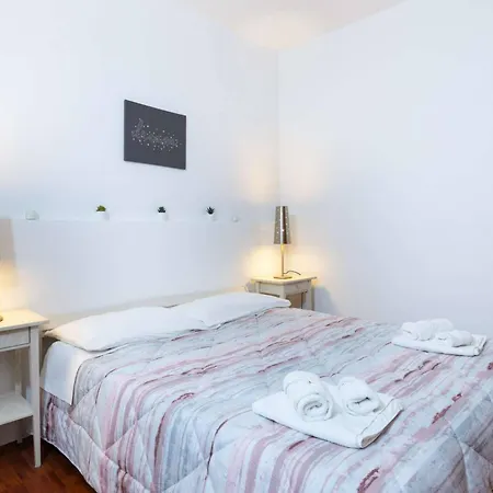 8 - Bilocale A In Collina شقة