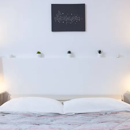8 - Bilocale A In Collina * Riccione